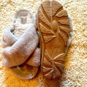 UGG Grey slipper size 6